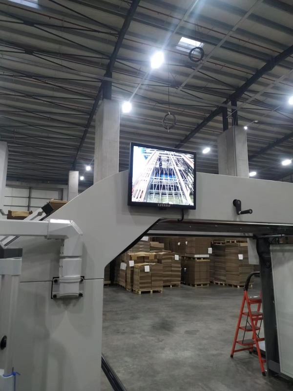 Alimentador trasero 3 capas Control del PLC de la máquina 150m/Min de la máquina laminadora de flauta de 5 capas