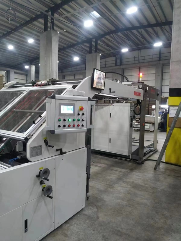 Alimentador trasero 3 capas Control del PLC de la máquina 150m/Min de la máquina laminadora de flauta de 5 capas
