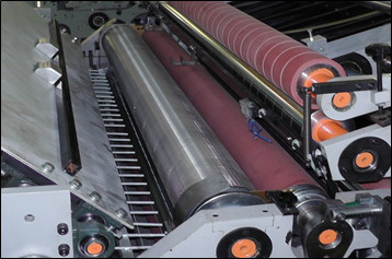Control del PLC de la máquina de pegado de la laminación de la flauta de la caja acanalada del CE 5 capas