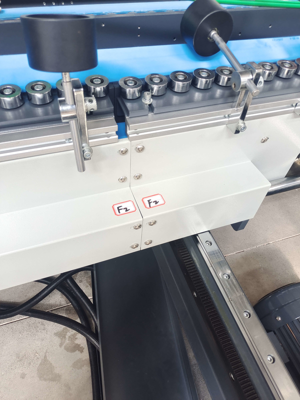 Máquina pegadora de carpetas de 420 mm-1900 mm para carpetas de cajas corrugadas con pegamento para solutos