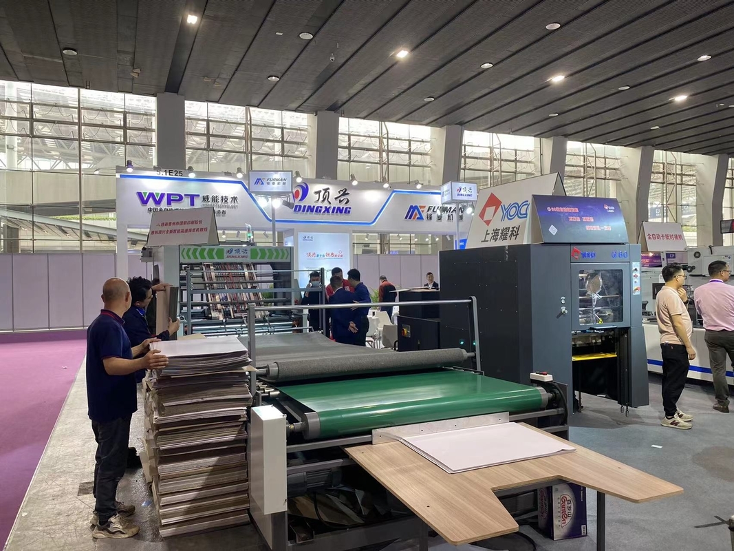 El laminador de alta velocidad automático lleno acanaló laminar del papel de tablero de caja