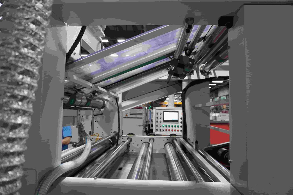 Dispositivo de superposición de cartón de alta velocidad con una longitud total de 15200 mm y una velocidad de 150 m/min